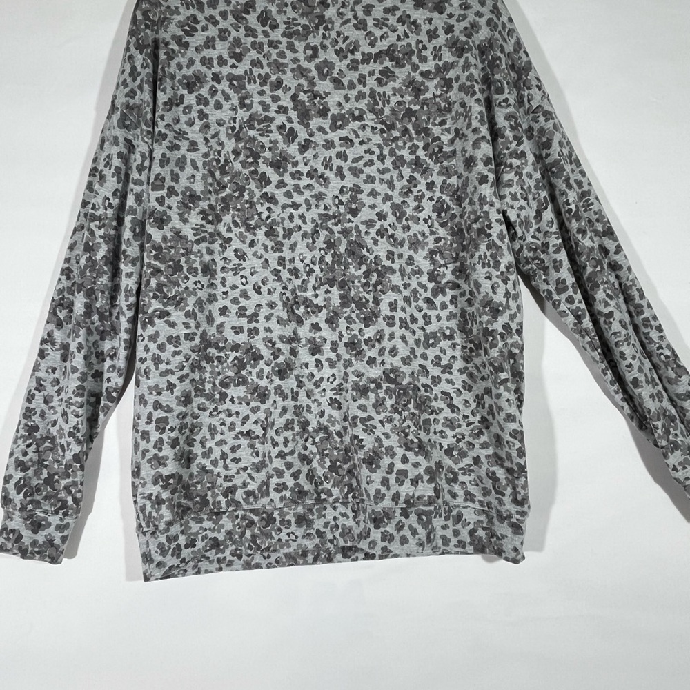 ATHLETA STUDIO‎ TO STREET SPLATTER SWEATSHIRT ANIMAL PATTERN SZ M GRAY PREOWNED - Picture 2 of 8